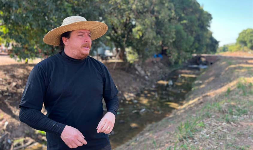 Ecobarreiras combatem descarte irregular em igarapés