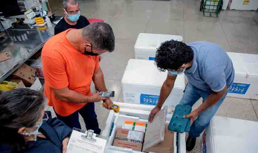 Rondônia recebe nova remessa com 57 mil doses de vacinas contra a covid-19 do Ministério da Saúde