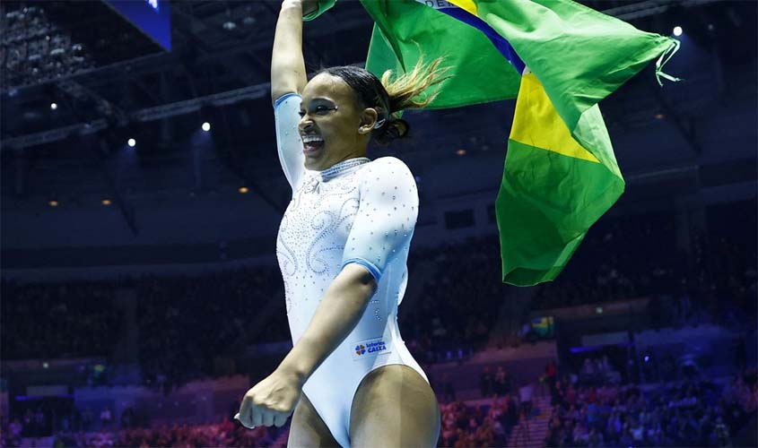 Rebeca Andrade leva prata nas barras assimétricas na Copa do Mundo