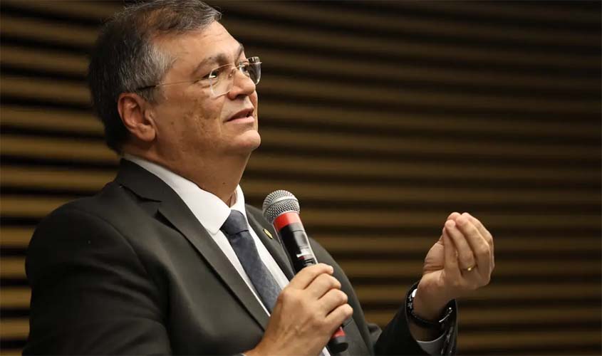 Dino determina que PF investigue conduta de Bolsonaro durante pandemia