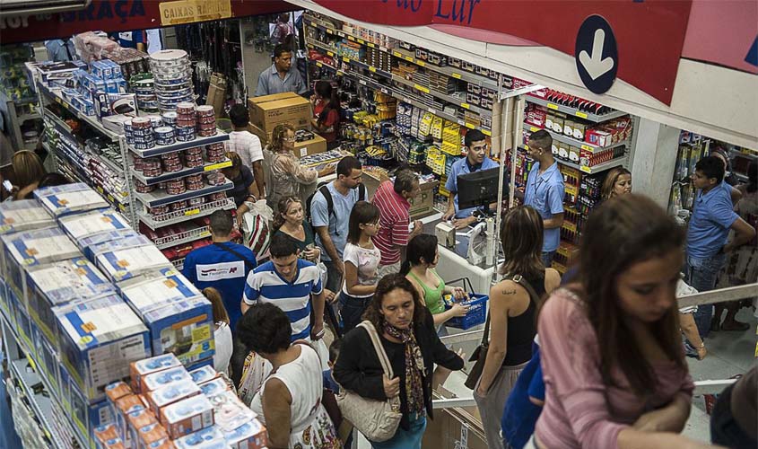 Pagamento do 13º salário injeta R$ 211,2 bilhões na economia