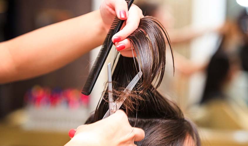 Corte Solidário arrecada cabelo para perucas de mulheres com câncer  