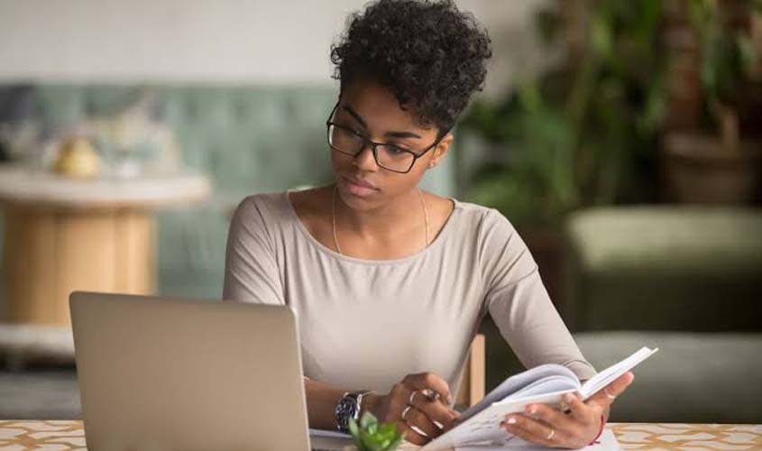Bolsas gratuitas para capacitação em IA em RO
