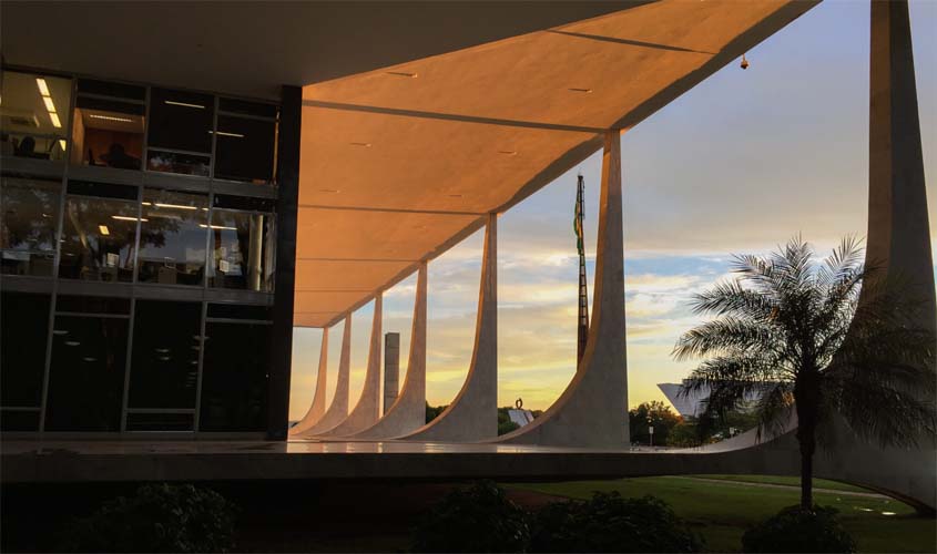 Aborto até 12 semanas: Barroso vota pela descriminalização