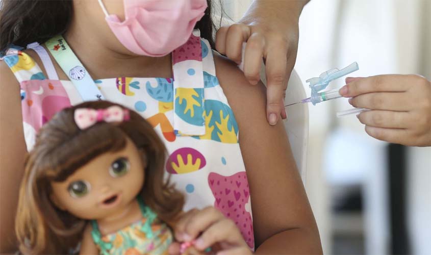 Covid-19: Saúde distribui 1 milhão de doses de vacina para crianças