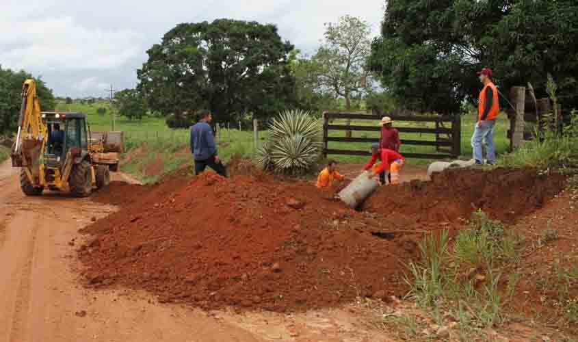 Serviços de drenagem são realizados em trecho da RO-480