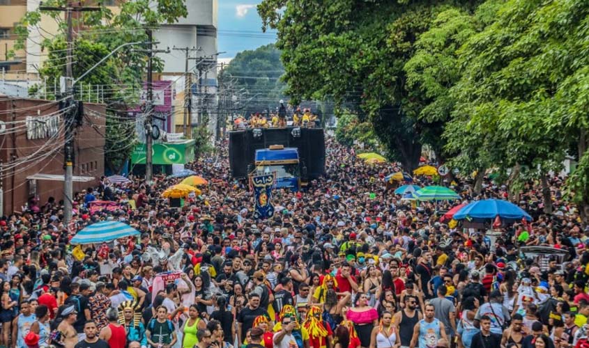 Prefeitura organiza equipes e maquinário para limpeza no período de carnaval