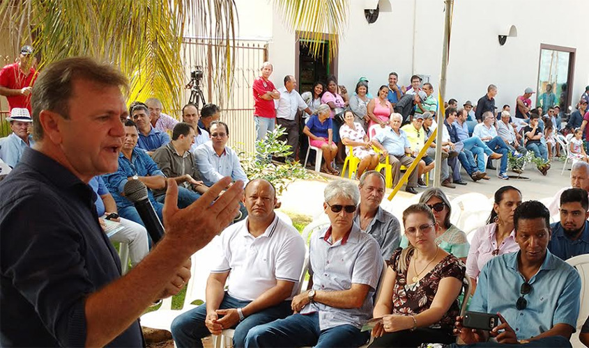 Deputado Luizinho Goebel participa de lançamento de asfalto da RO 370