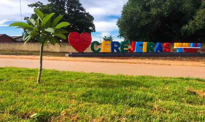 Município de Cerejeiras tem implantação de paisagismo e letreiro com o nome da cidade