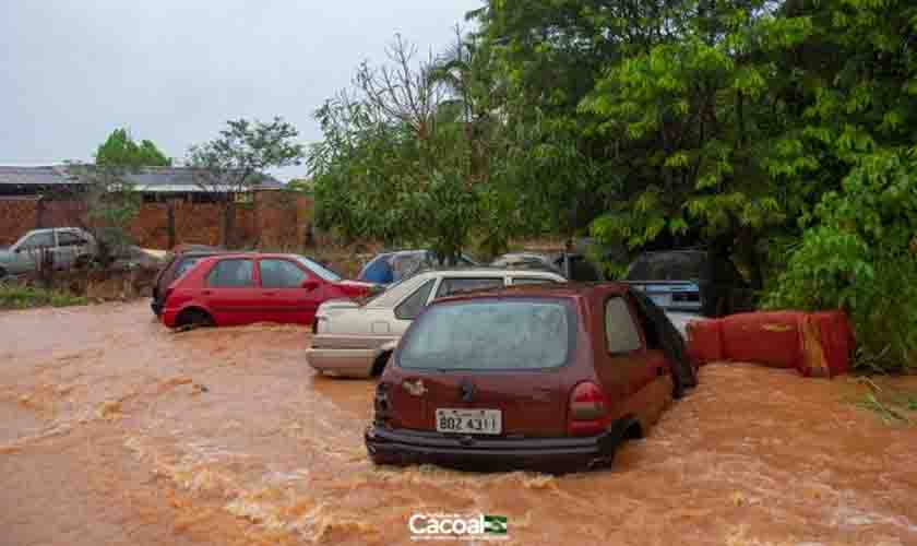 Enchentes em Cacoal: Prefeito Adailton Fúria mobiliza órgãos da administração pública pra socorrer população