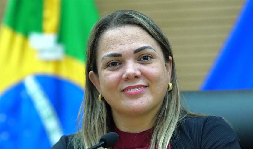Cláudia de Jesus elogia FIES Social criado pelo presidente Lula