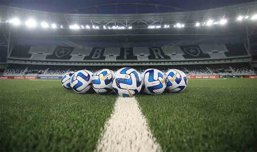 Jogadores fazem campanha nas redes sociais contra gramados sintéticos