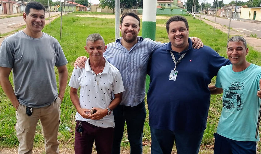 Márcio Oliveira é atendido e são feitos reparos na iluminação pública do campo do Bela Vista