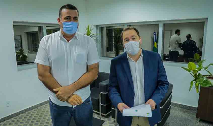 Costa Marques recebe R$ 600 mil do presidente Alex Redano para melhorar estradas e adquirir tubos