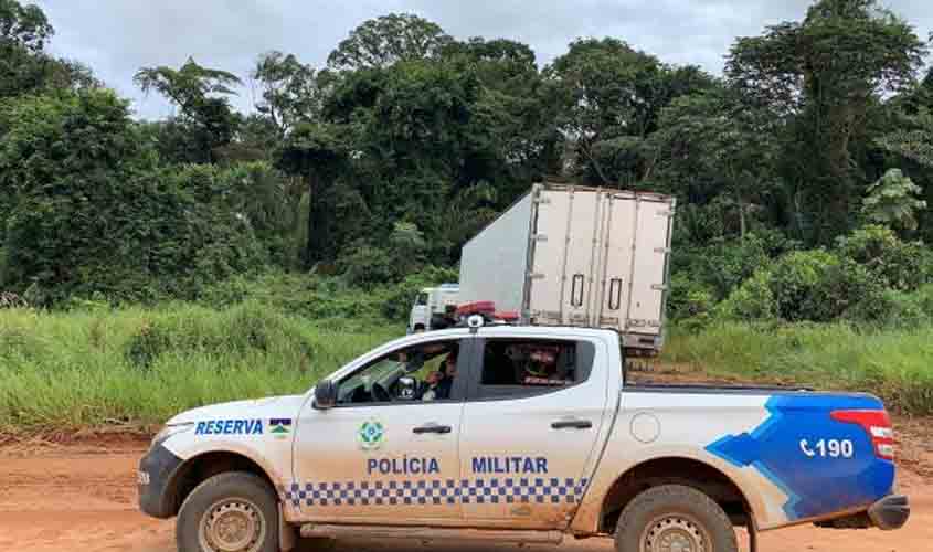 Policiais Militares recuperam caminhão carga que havia sido furtado