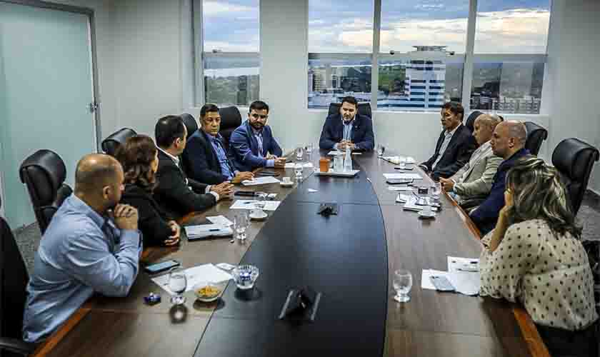 Presidente Alex Redano se reúne com empresários que pretendem investir em Rondônia