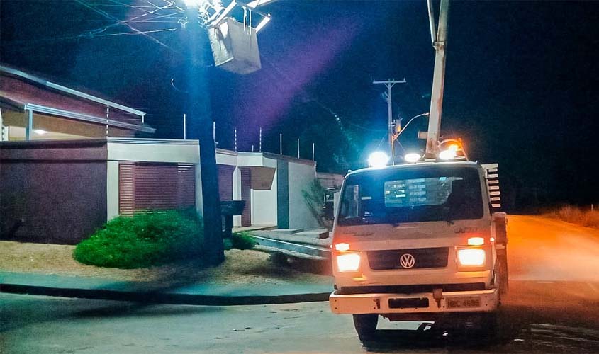 Bairros recebem troca de lâmpadas pela Semosp