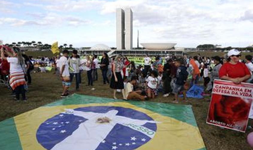 Marcha critica discussão no STF sobre descriminalização do aborto