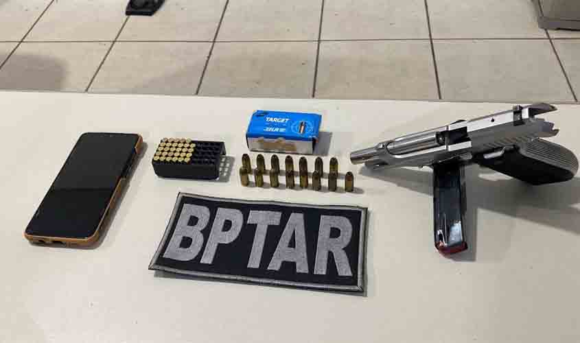 Foragido da justiça é preso com pistola roubada após avançar preferencial em Porto Velho