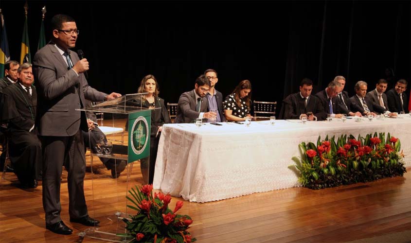 TRANSMISSÃO DE CARGO: Governador destaca competência, integridade e democracia na escolha do novo defensor público-geral
