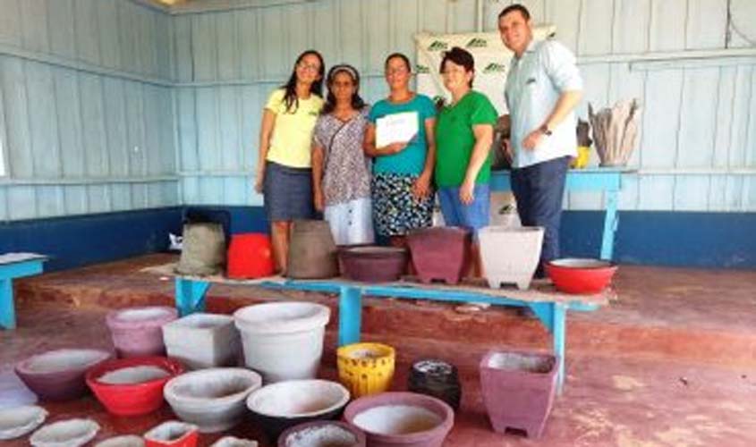 Fabricação de vasos amplia ganho de produtoras rurais em Ji-Paraná