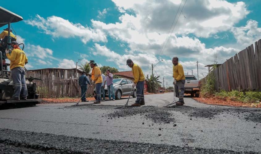 Obras de pavimentação avançam no bairro Rosalina de Carvalho