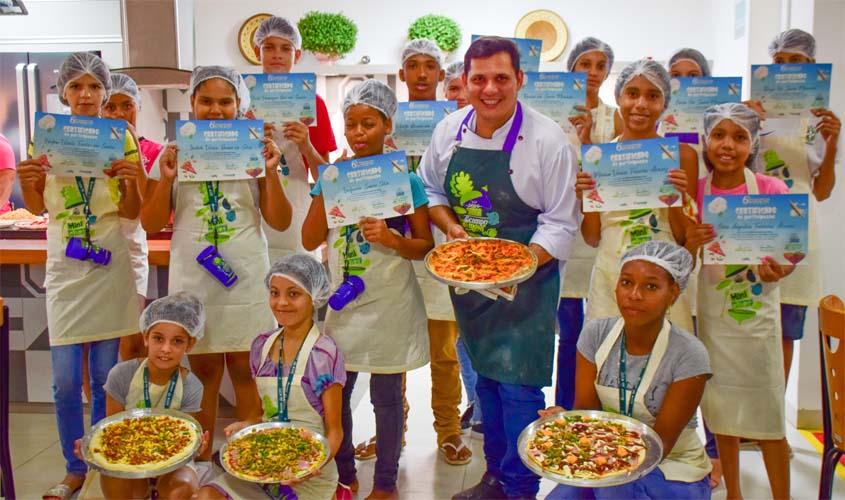 Alunos do CRAS aprendem a fazer Pizza em oficina do 6º Sicoob Sabor 