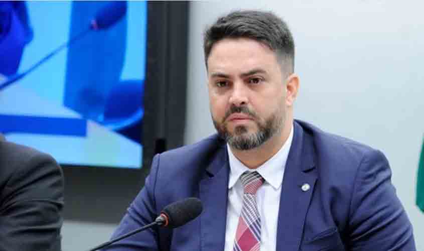 Alguém precisa dizer ao candidato Léo Moraes que a campanha eleitoral já começou