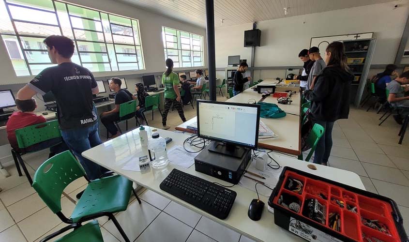 Professor do Campus Ji-Paraná recebe Prêmio Seymour Papert - Paulo Freire de boas práticas em robótica educacional