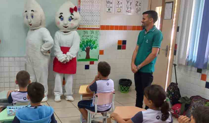  Zé Gotinha e Maria Gotinha reforçam convite para campanha de vacinação