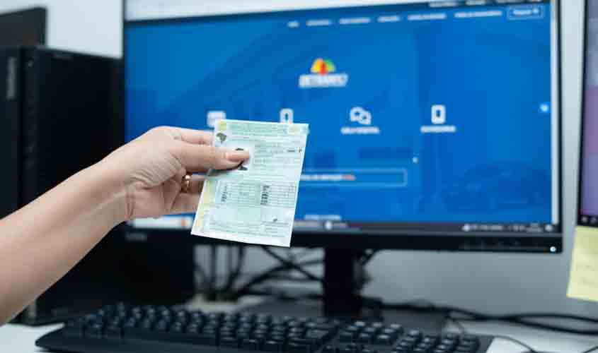 Detran-RO tem mais de 5 mil CNHs aguardando retirada e convoca usuários a buscarem seus documentos