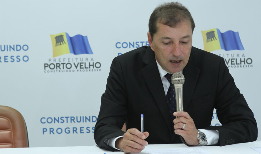 Em coletiva, prefeito dr Hildon Chaves presta contas à população