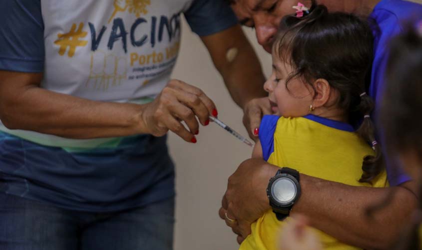 Vacinação de bebês de seis meses a menores de três anos sofre alteração nos dias e locais de aplicação
