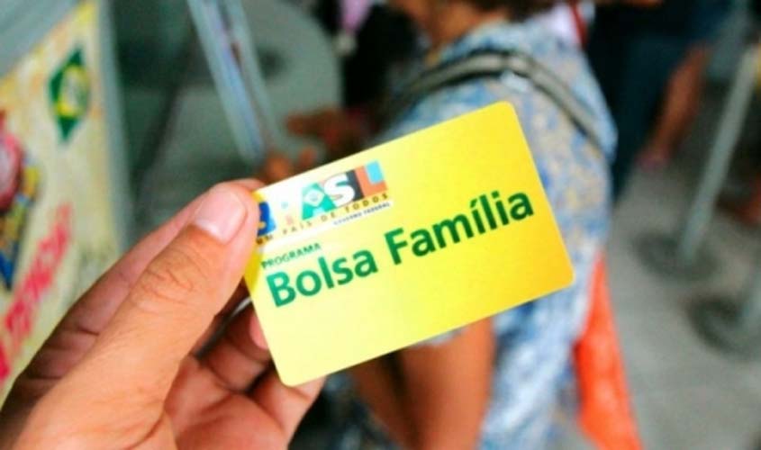 Beneficiários do Bolsa Família que declararam morar sozinhos devem realizar atualização cadastral; procedimento é obrigatório