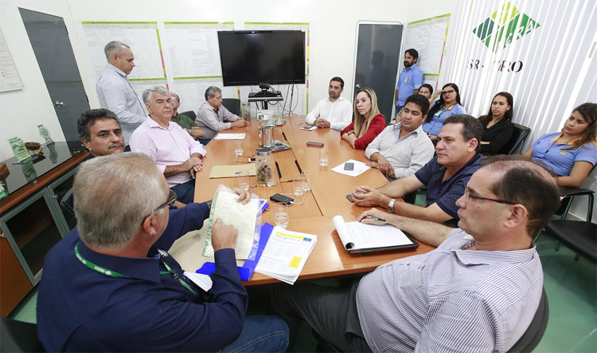 Maurão de Carvalho discute situação fundiária de Rondônia