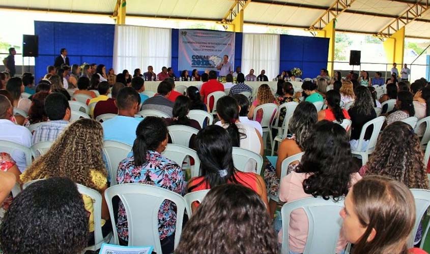 Conferência em Monte Negro inaugura etapa para debate da educação em âmbito estadual no mês de maio