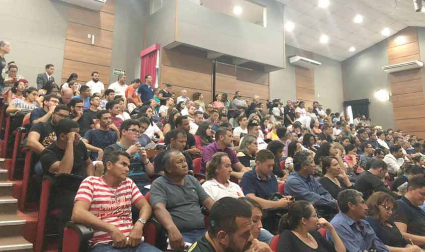 Participação popular marca reunião no teatro Banzeiros