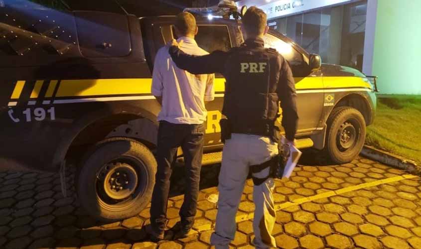 Durante viagem de ônibus, foragido é preso pela PRF em Ji-Paraná