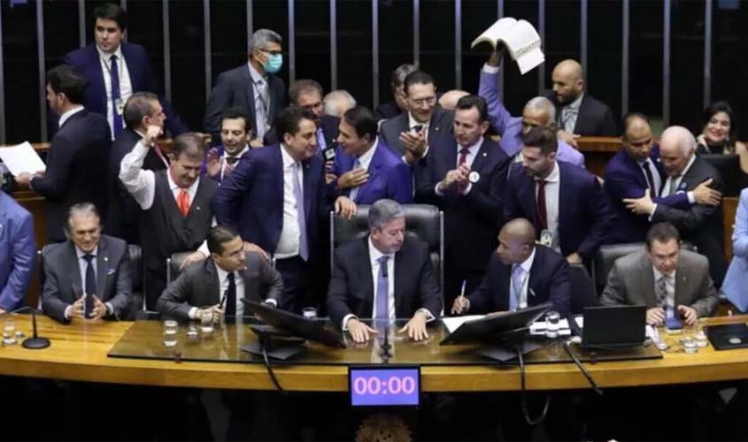 Lira e 'centrão' moem as despreparadas bancadas do PT no Congresso