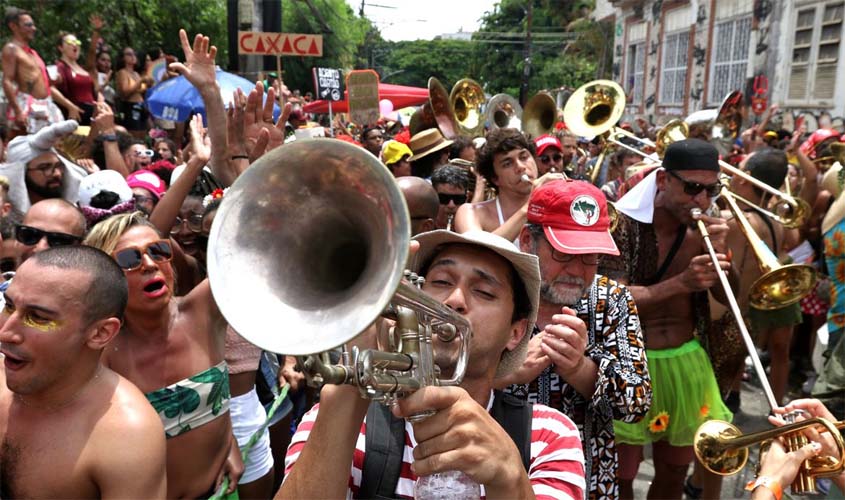 Urologista alerta para importância do uso de preservativo no carnaval