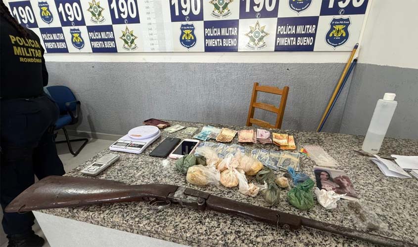 Operação apreende meio quilo de crack, arma e dinheiro