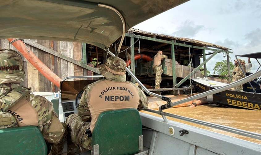 PF destrói draga no Rio Madeira/RO
