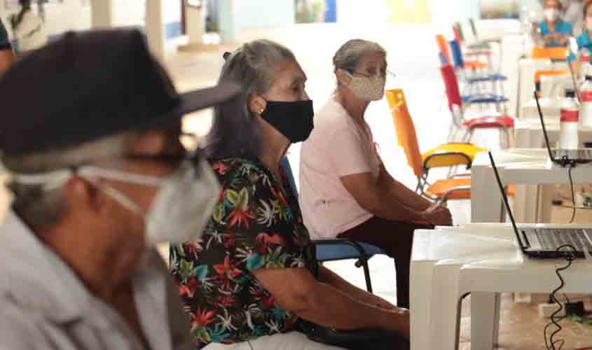 Prefeitura inicia vacinação de idosos com mais de 60 anos
