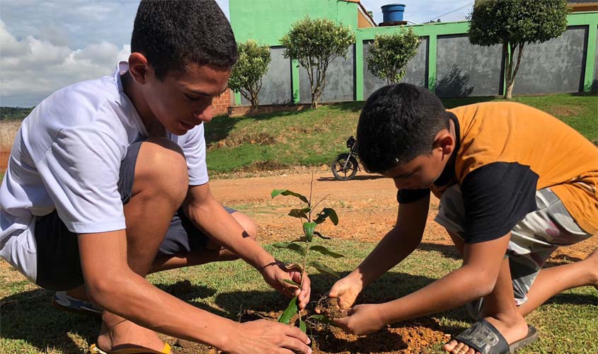 Semeia realiza ação com adolescentes atendidos por projeto da Creche Grilo Falante