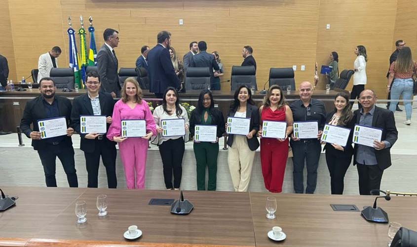 Farmácia do Hospital de Base Ary Pinheiro recebe voto de louvor por cartilha sobre uso seguro de medicamentos