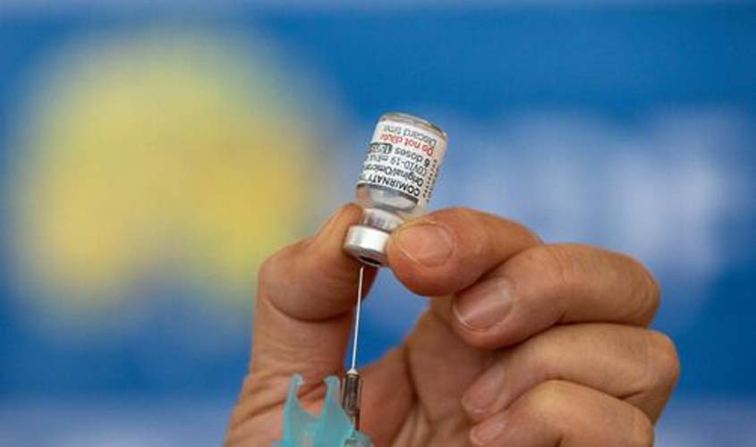 Mais de 513 milhões de vacinas já foram aplicadas contra cepas do Coronavírus