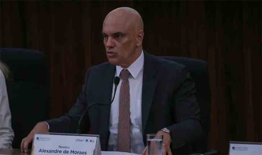 Moraes suspende lei municipal que proibia linguagem neutra nas escolas