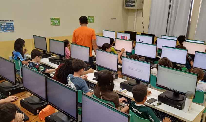 Dotum ensina associados a usar o Excel e facilita a vida em uma cooperativa mirim de Rondônia