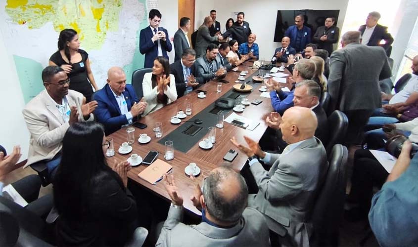 Ezequiel Neiva celebra avanço sobre áreas rurais em RO