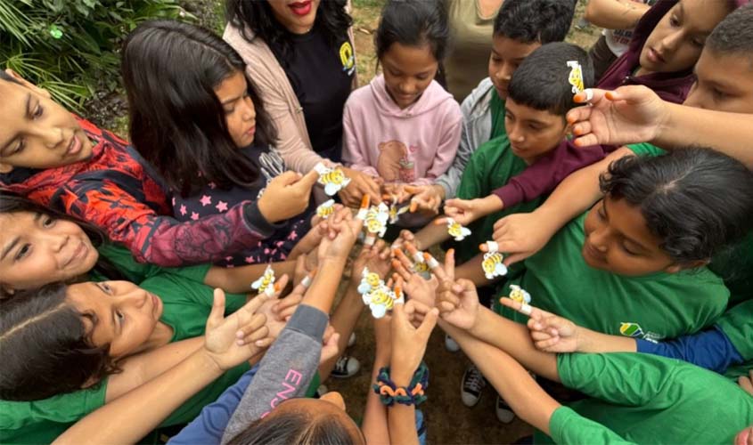 Dia da Abelha mobiliza alunos em ação ambiental